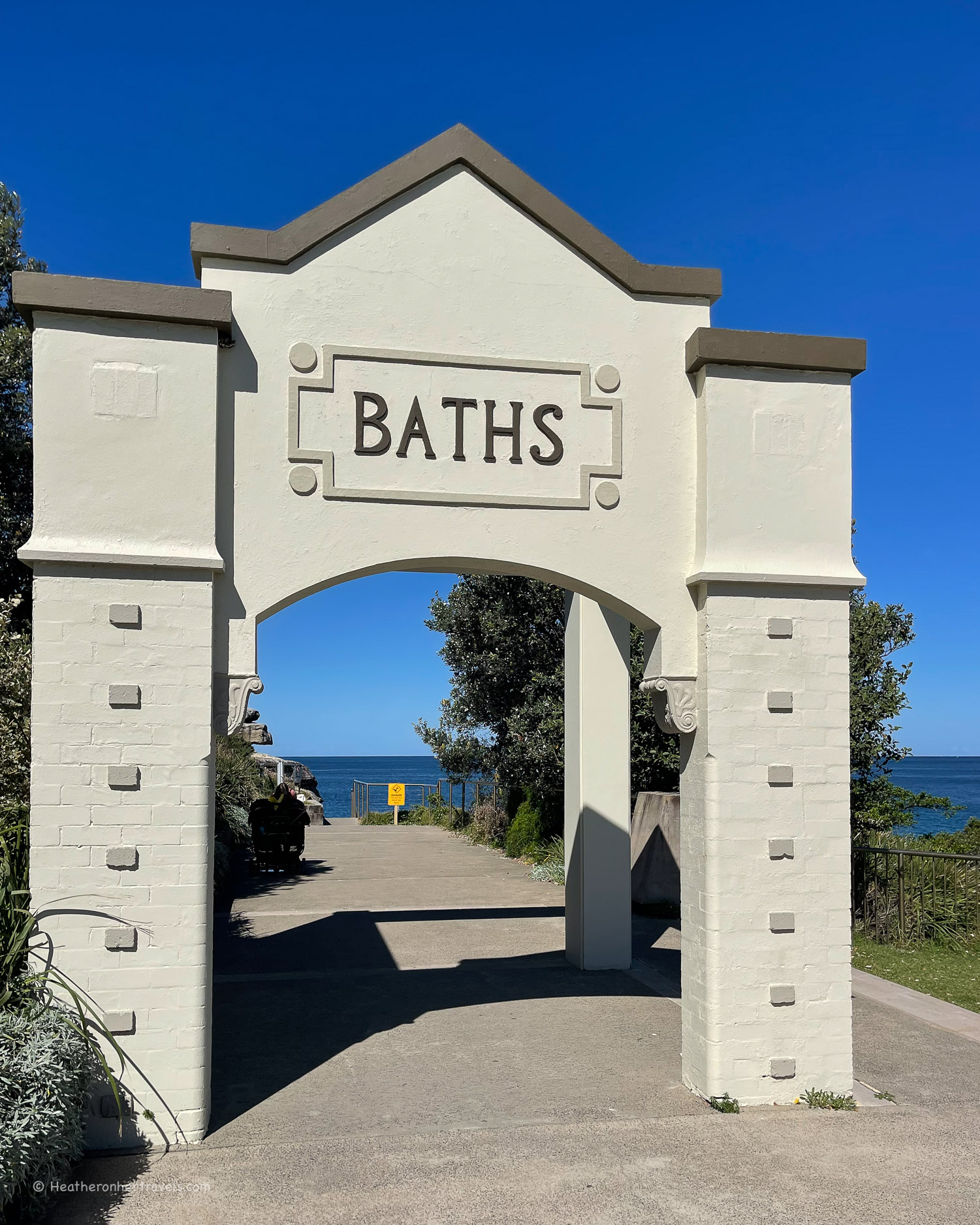 Coogee Beach - Bondi to Coogee walk Sydney © Heatheronhertravels.com