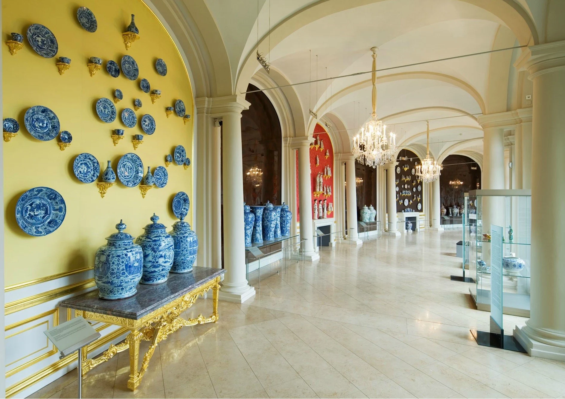 Long gallery of the Zwinger Porcelain Museum Dresden Photo J&uuml;rgen L&ouml;sel